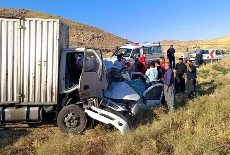 4 نفر در تصادف با کامیون L90 جان باختند 24 4 نفر در تصادف با کامیون L90 جان باختند