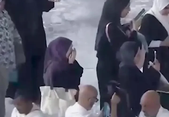 اقامه نماز زیر باران شدید در مسجدالحرام