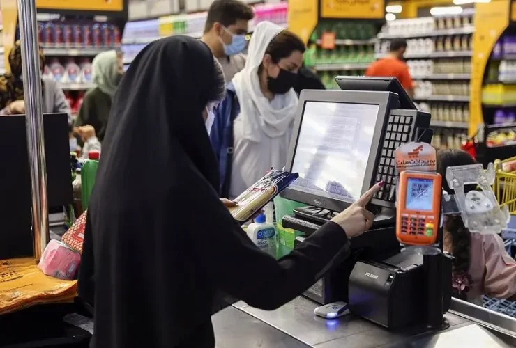 بدهی پرداخت نشده حقوق 15 میلیون تومانی از سبد غذایی