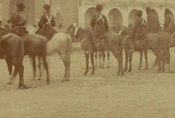 سفر در زمان؛ لشکر سواره نظام قاجار در میدان توپخانه تهران; 140 سال پیش