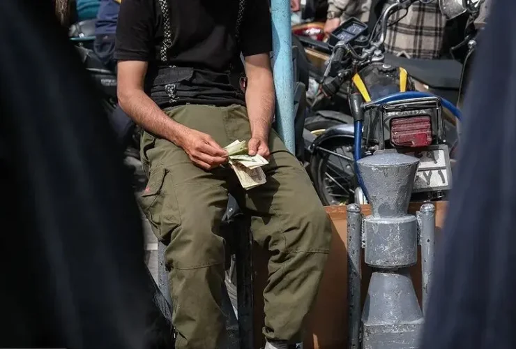 هیچ بازپرداختی در شهریور مشخص نشده است/کارگران همچنان منتظر تصمیم نهایی هستند 12 هیچ بازپرداختی در شهریور مشخص نشده است/کارگران همچنان منتظر تصمیم نهایی هستند